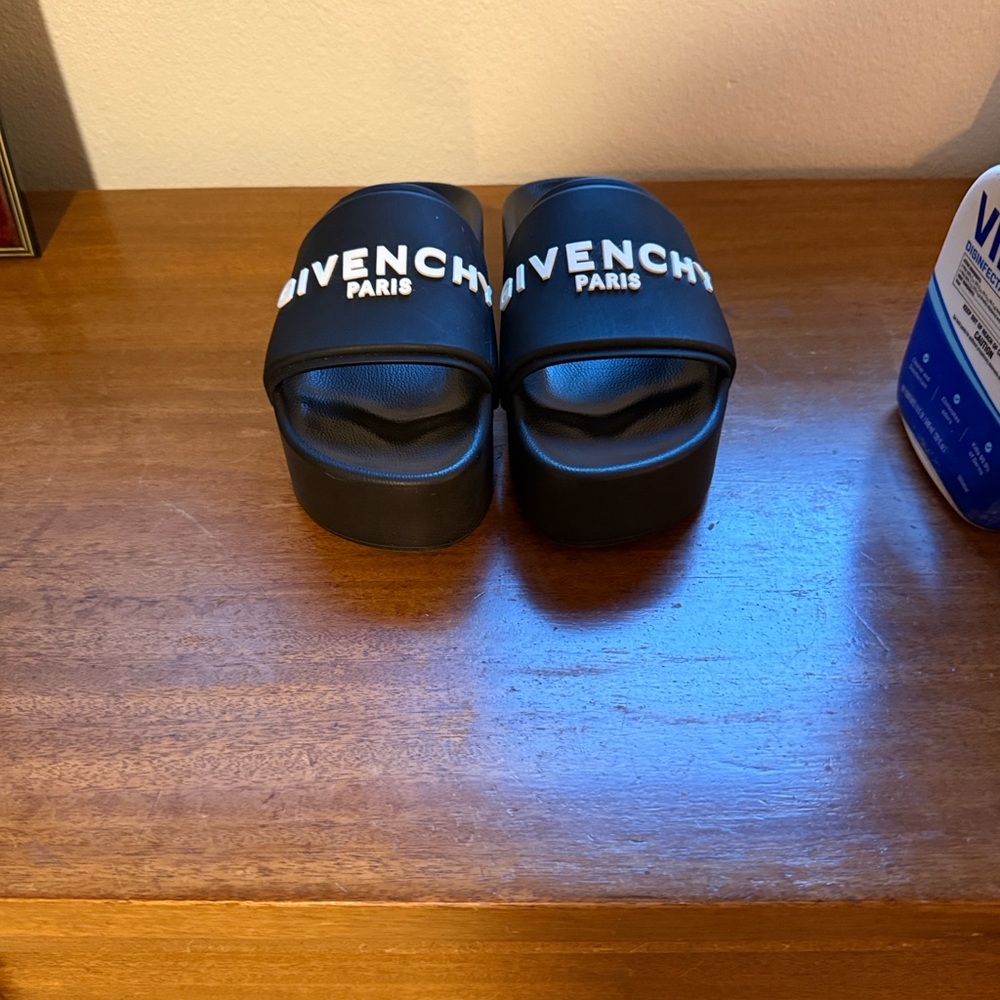 Givenchy Black and White Logo Slides